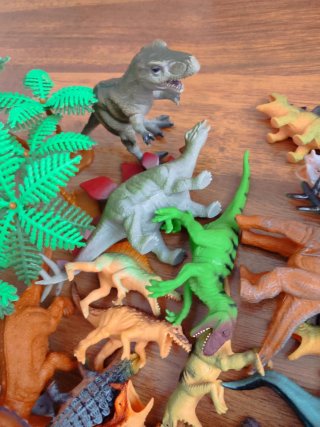Set de 45 dinosaurios de juguete