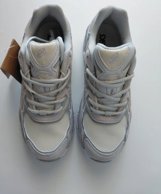Zapatillas Asics Beige y Gris