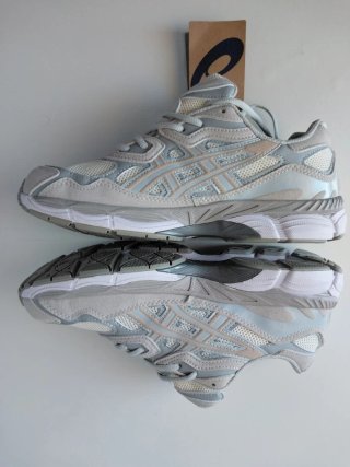 Zapatillas Asics Beige y Gris