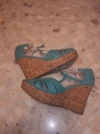 Sandalias cuña verde agua con brillos