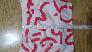 Top blanco con estampado rosa