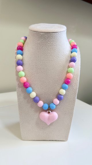 Collar de perlas artesanal.