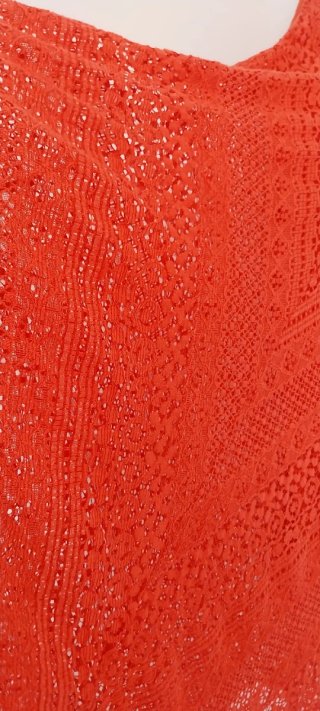 Vestiti in pizzo arancione e rosso