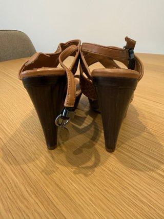 Tacones cuña marrones. Adolfo Dominguez. Talla 37