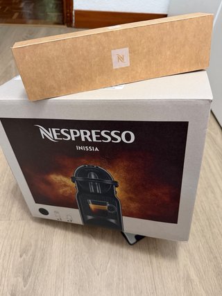 Cafetera Nespresso Inissia D40 + 7 cápsulas