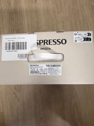 Cafetera Nespresso Inissia D40 + 7 cápsulas