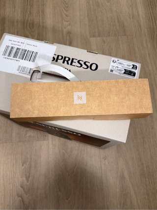 Cafetera Nespresso Inissia D40 + 7 cápsulas