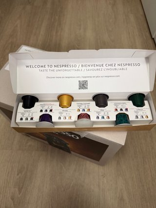 Cafetera Nespresso Inissia D40 + 7 cápsulas