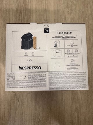 Cafetera Nespresso Inissia D40 + 7 cápsulas
