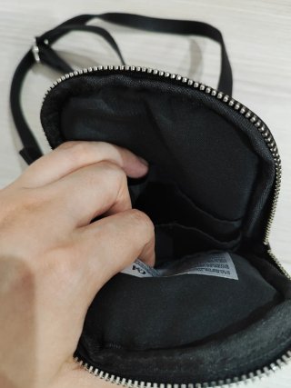 Bolso negro para móvil con monedero negro
