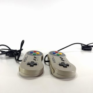 Nintendo Super Famicom Console + 2 Controller cavi