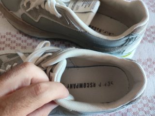 Zapatillas Scalpers grises y beige