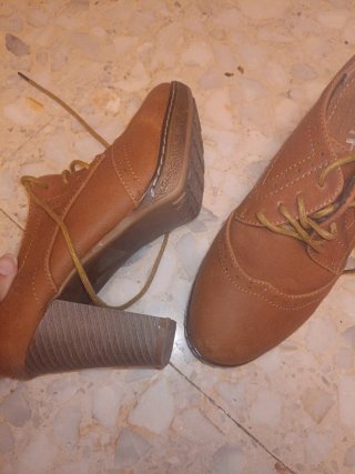 Botines camel con cordones y tacón