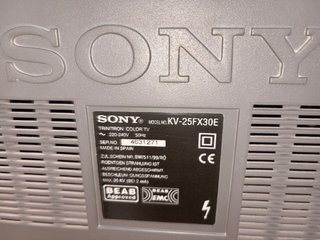 Televisión Sony Trinitron Plata