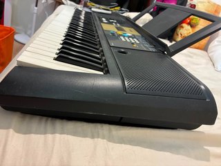 Teclado Yamaha YPT-220