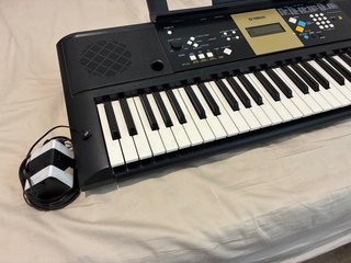 Teclado Yamaha YPT-220