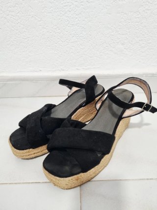 Cuñas negras aterciopeladas