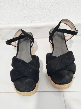 Cuñas negras aterciopeladas