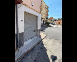 Garaje cerrado con puerta automatica