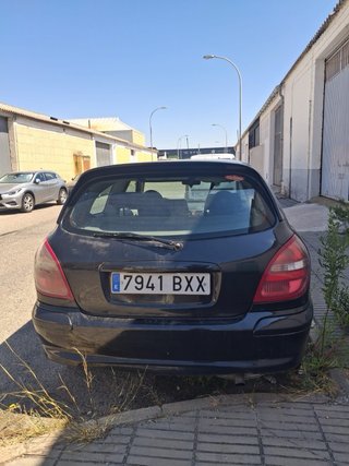 Nissan Almera 2004
