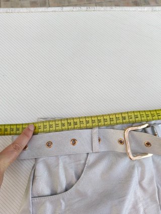 Shorts plateados con flecos