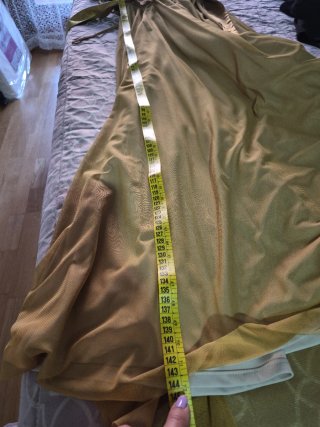 Vestido de fiesta dorado con lazo