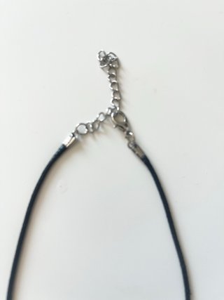 Colgante con piedra verde y cadena