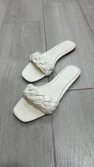 Sandalias planas piel trenzada blancas