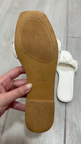 Sandalias planas piel trenzada blancas