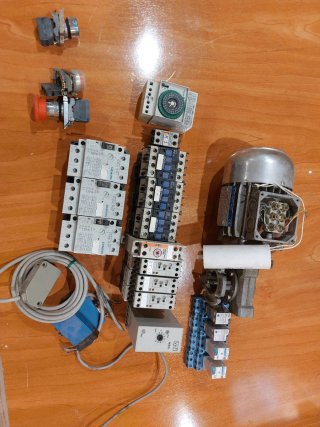 Lote de componentes de automatismos