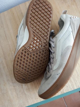 Zapatillas Vans Beige y Blancas
