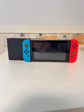Nintendo Switch + 4 Juegos + Funda