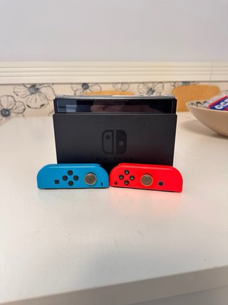 Nintendo Switch + 4 Juegos + Funda