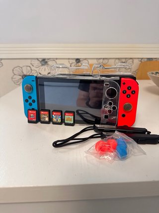 Nintendo Switch + 4 Juegos + Funda
