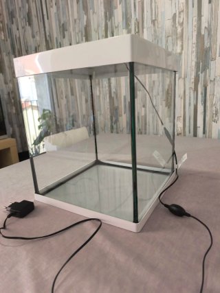 Acuario 30L con tapa y luz LED