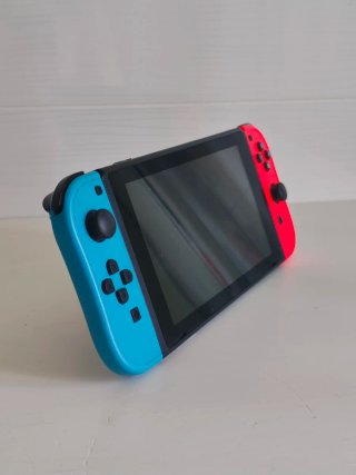 Nintendo Switch V1 con accesorios