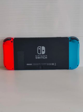 Nintendo Switch V1 con accesorios