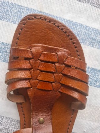 Sandalias de cuero hechas a mano. Talla 40.