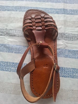 Sandalias de cuero hechas a mano. Talla 40.
