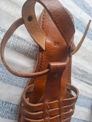 Sandalias de cuero hechas a mano. Talla 40.