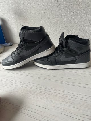 Air Jordan 1 Mid Gris Oscuro