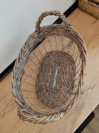 Cesto de alambre y mimbre ovalado