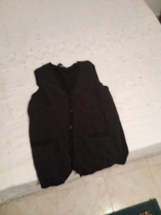 Chaleco negro de botones