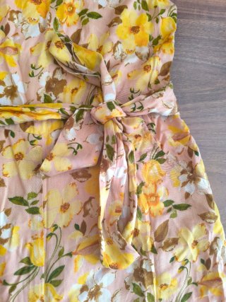 Mono floral pata ancha con cinturón