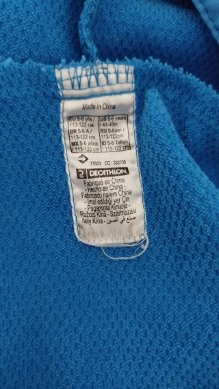 Albornoz infantil azul con capucha