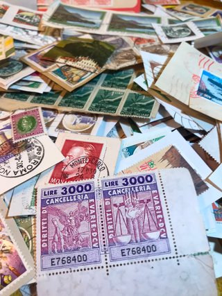 Lotto francobolli misti Italia e estero