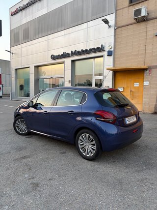 Peugeot 208 1.2 PureTech · 2017 · 88.800 km · Full