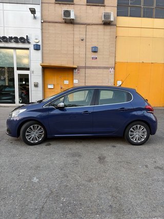 Peugeot 208 1.2 PureTech · 2017 · 88.800 km · Full