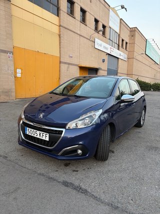 Peugeot 208 1.2 PureTech · 2017 · 88.800 km · Full