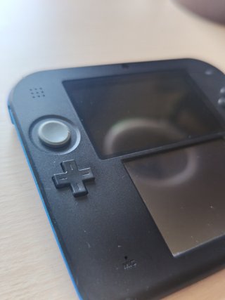 Nintendo 2DS Negra y Azul + Cargador y Lápiz